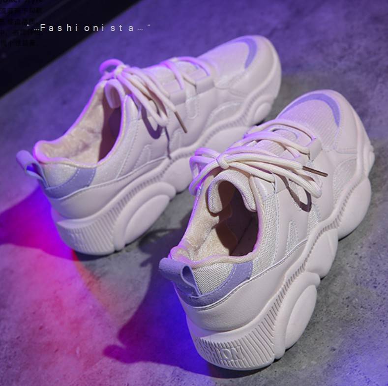 ITEM SO HOT !!!! (hot) (hot)(hot)(hot) สินค้ามาใหม่พร้อมส่งค่ะ แฟชั่นเกร๋ๆอินเทรนด์มาแรงงง เก๋สุดชิคสุดด้วยพื้นแต่งลายหน้าหมีมอส ใส่ประทับรอยเท้าไปทางไหนก็น่าร๊ากกก รองเท้าผ้าใบแฟชั่น งานคุณภาพ วัสดุผ้าใบเนื้อตาข่ายระบายอากาศแต่งลายด้วยหนัง pu เนื้อหนานิ่