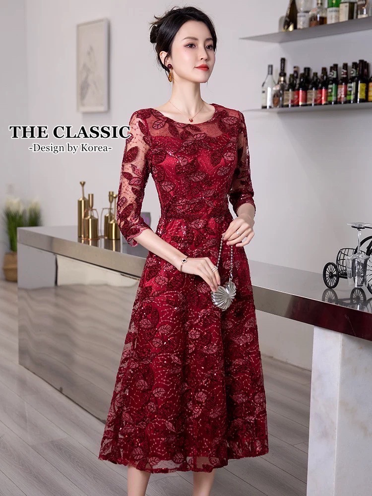 เดรสแฟชั่น เดรสยาวออกงานปักเลื่อม ใช้ผ้าเนื้อดีปักลวดลายใบไม้