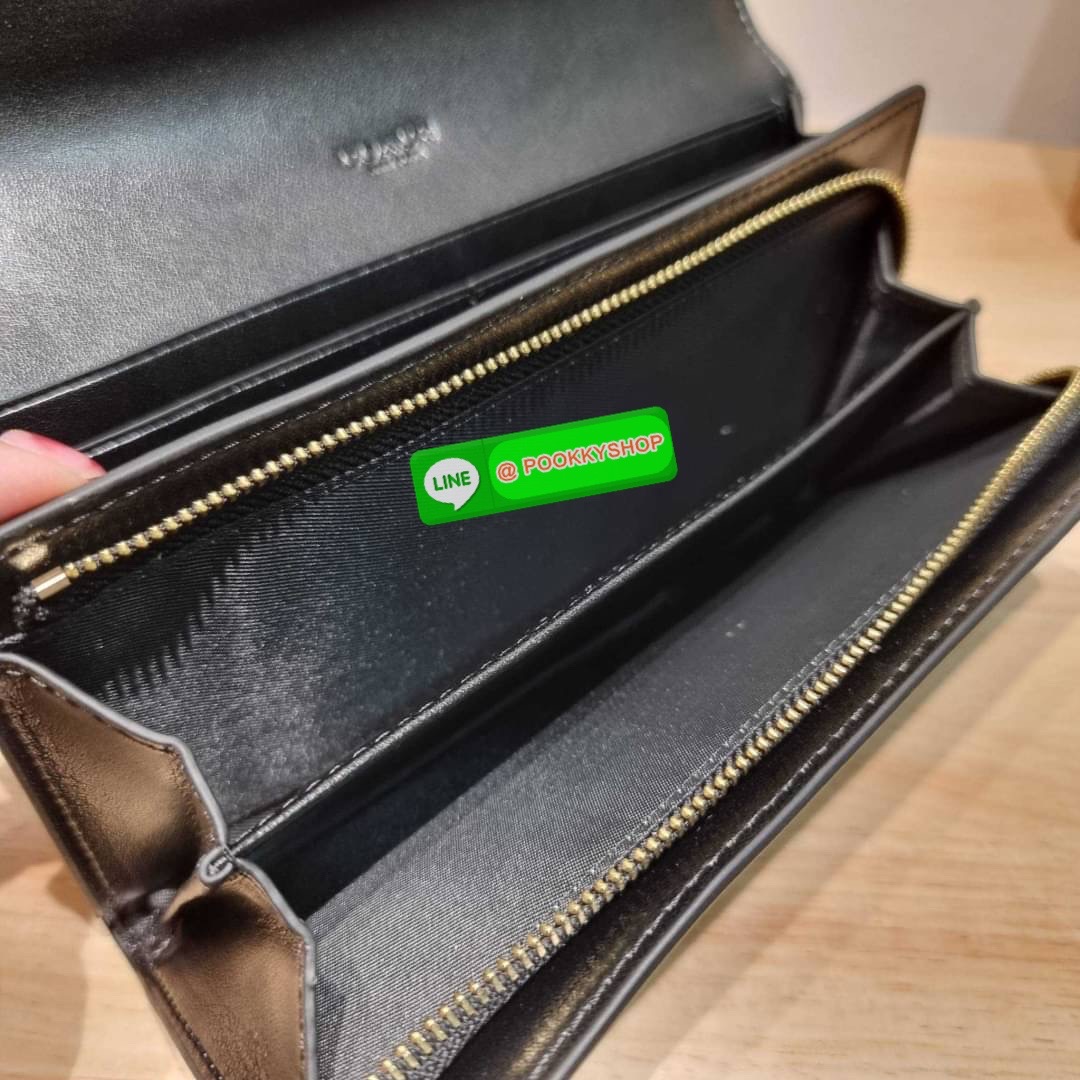 COACH F54022 SLIM ENVELOPE WALLET IN SIGNATURE กลับมาแล้วจ้า!! กระเป๋าสตางค์รุ่นขายดี 🔥 ทรงจดหมายรุ่นฝาพับ สวยคุณหนู หรูเกินราคา วัสดุหนังแคนวาสเคลือบลาย ภายในใส่มือถือได้ ใส่บัตรได้ มีช่องซิปแยกแบ่งเป็นสัดส่วน รุ่นนี้ใช้ยังไงก็ไม่มีเบื่อ สวยคลาสส