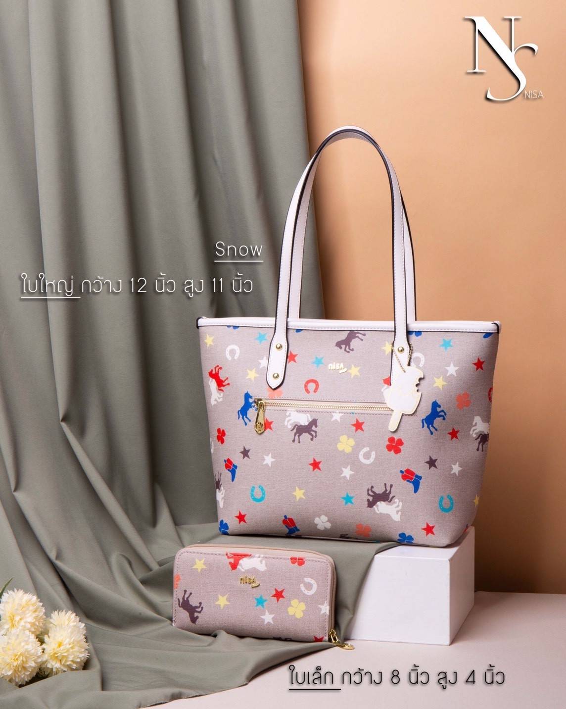 NISA Style My Authentic Brand มงลงอีกแล้ว !!! 👑👑 พร้อมส่ง กระเป๋าแบรนด์แท้ NISA shopping bag ~ จัด set 2 ใบ ทรงสวยหนังเลิศ มาพร้อมกระเป๋าสตางค์งานซิปรอบ สีสันสดใส match เข้ากันสุดๆ โลโก้และอะไหล่ดีงามทุกจุด ใบใหญ่จุของได้เยอะ น้ำหนักเบามาก