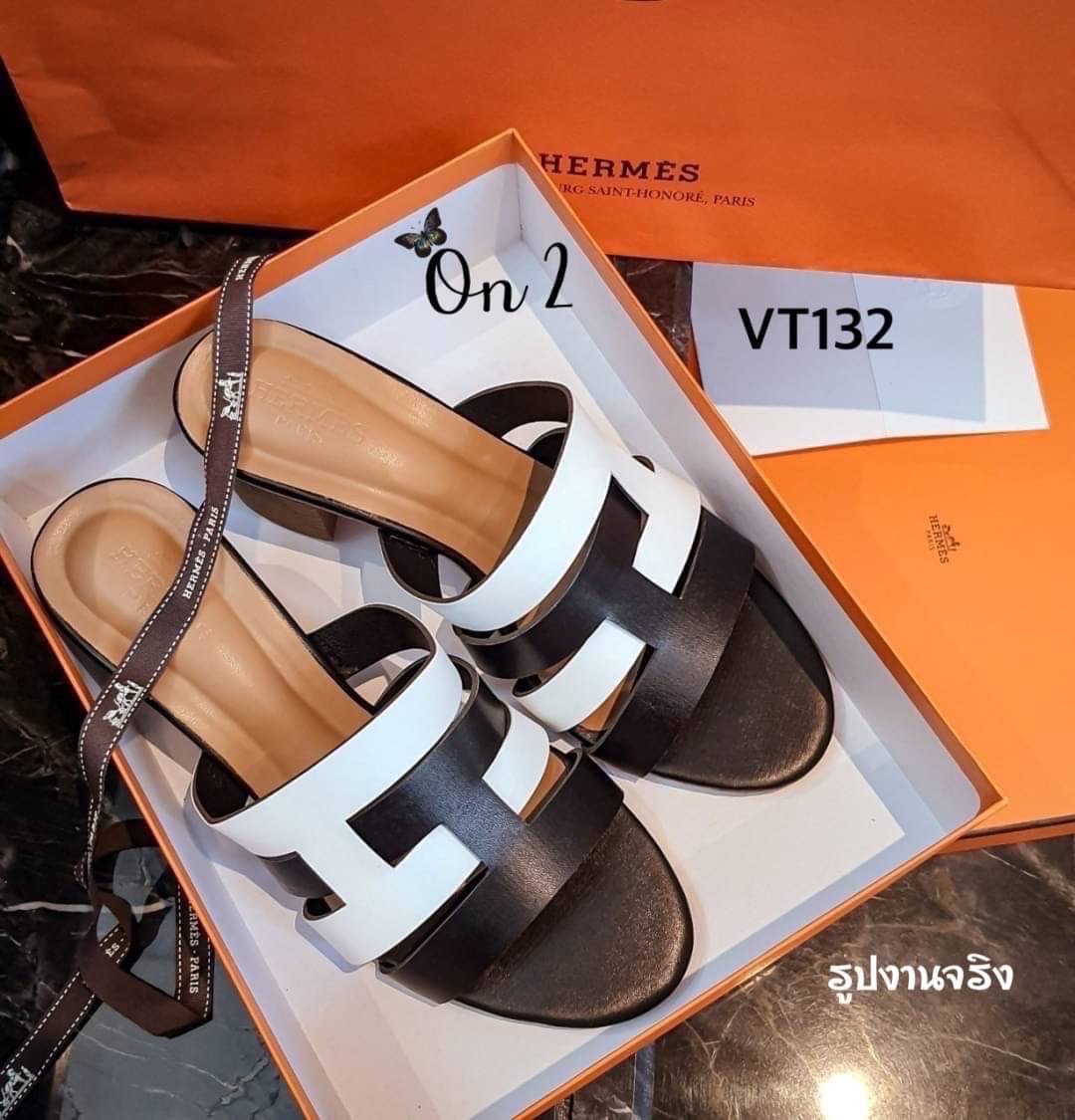 Hermes amica พร้อมส่ง รองเท้าส้นสูง Hermes ดีไซน์หนังทูโทนสายสลับงานสวยเรียบหรูดูดีมากค่ะ สูง 2.5"กำลังดีใส่สบาย พื้นปั้มแบรนด์