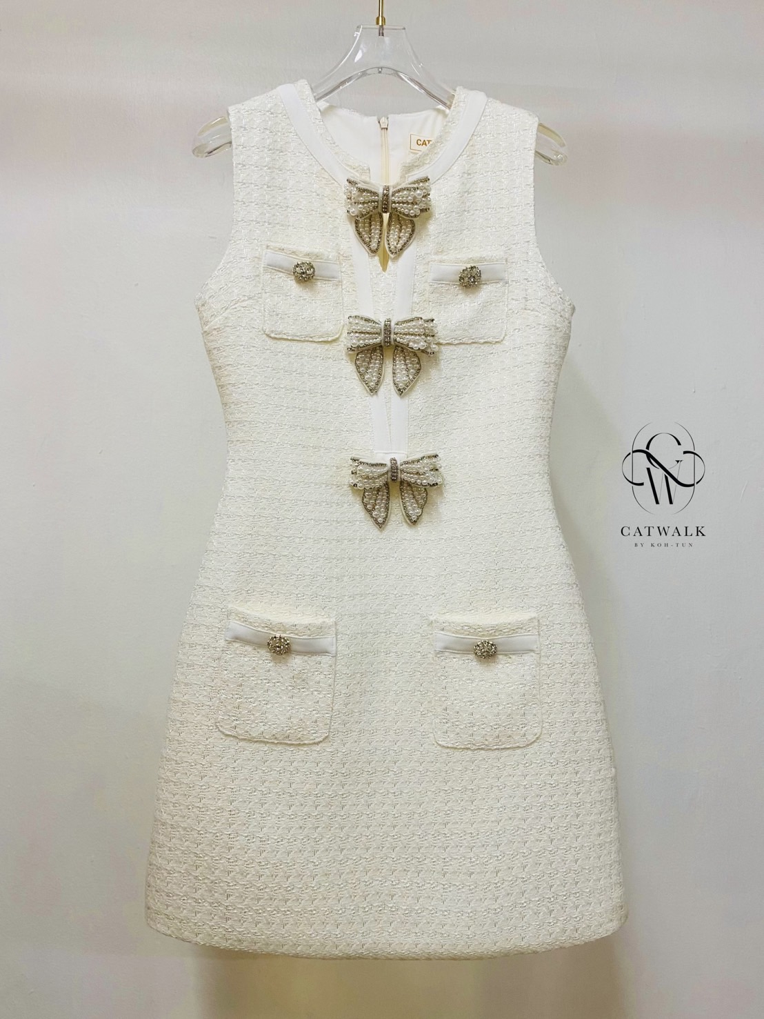 เดรสแฟชั่น เดรสผ้าทวีตแขนกุดแต่งเข็มกลัดโบว์ เนื้อผ้าทวีตเกรดA