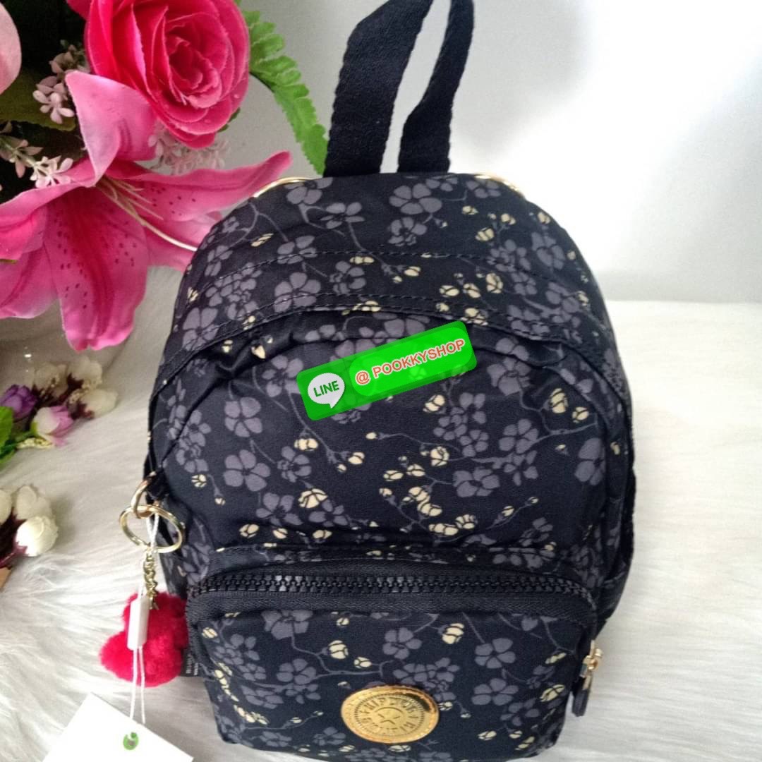 Kipling Basic Mini Backpack กระเป๋าเป้มินิ วัสดุ Nylon +ซับใน Polyester ขนาดใบเล็กระทัดรัด ใช้งานง่าย ด้านหน้ามีซิป pocket สำหรับใส่ของเล็กน้อย ช่องหลักโล่งกว้างใส่ของได้เยอะ พร้อมช่องซิปผนังข้างหลังและช่องแยกสำหรับใส่ของอีกฝั่ง สามารถใช้งานได้ ถึง 3 แบบ