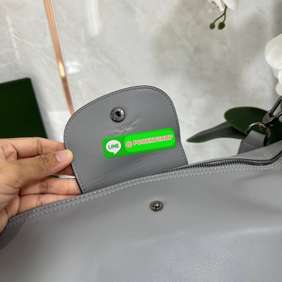 LONGCHAM LE PLIAGE XTRA Hobo bag M กระเป๋าสะพายไหล่ HOBO ออกแบบเพื่อให้ดูเรียบหรูหรา มีความสง่า รูปทรงเก๋ไก๋ วัสดุหนังแกะนิ่มมือ สายสะพายไหล่ปรับระดับได้และถอดออกถือได้ เปิด- ปิด ด้วย ซิป ภายใน ช่องโล่งกว้าง มีช่องซิปแยก ใบใหญ่สามารถใส่ของได้เยอะคะ