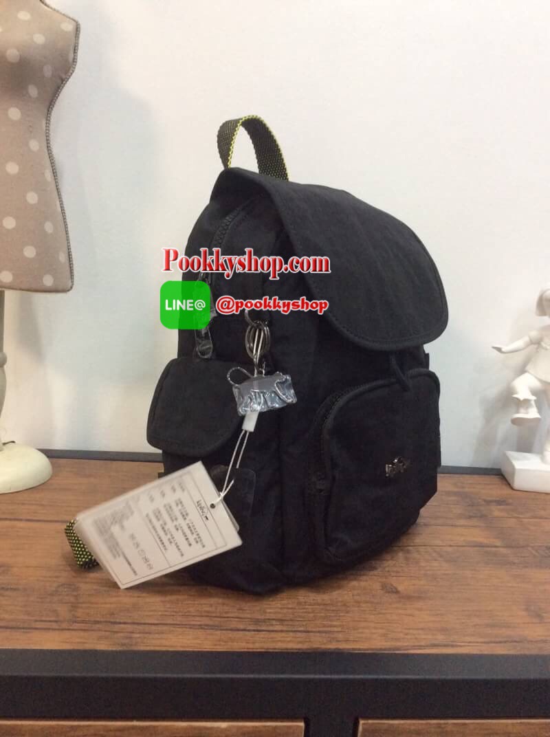 พร้อมส่ง Kipling k23525 casual lightweight waterproof backpack nylon shoulder bag รายละเอียด: KIPLING NYLON CITY BACKPACK กระเป๋าเป้สไตล์ลำลอง วัสดุ Nylon + Polyester น้ำหนักเบา มีหูหิ้ว มีช่องซิปใส่ของด้านหน้า 1 ช่อง ช่องใส่ของด้านข้าง 2 ฝั่ง เปิด-ปิดกระ