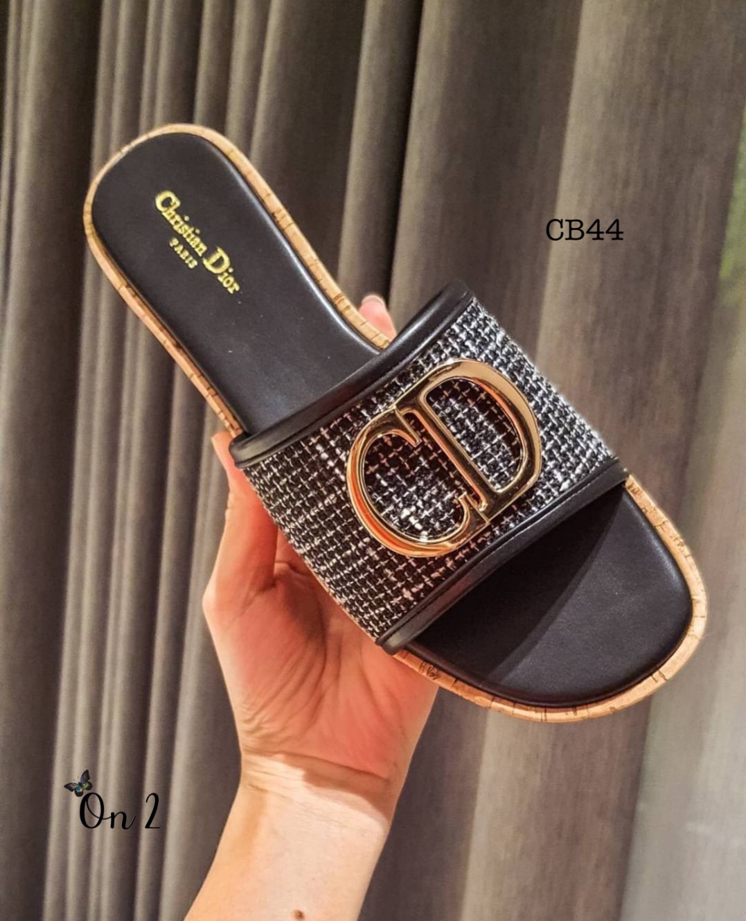 Dior shoes รองเท้าแตะสวมเสริมส้นหนา หน้าประดับอะไหล่ CD พื้นปั้มแบรนด์ทรงสวยใส่สบายพร้อมส่ง2 สี