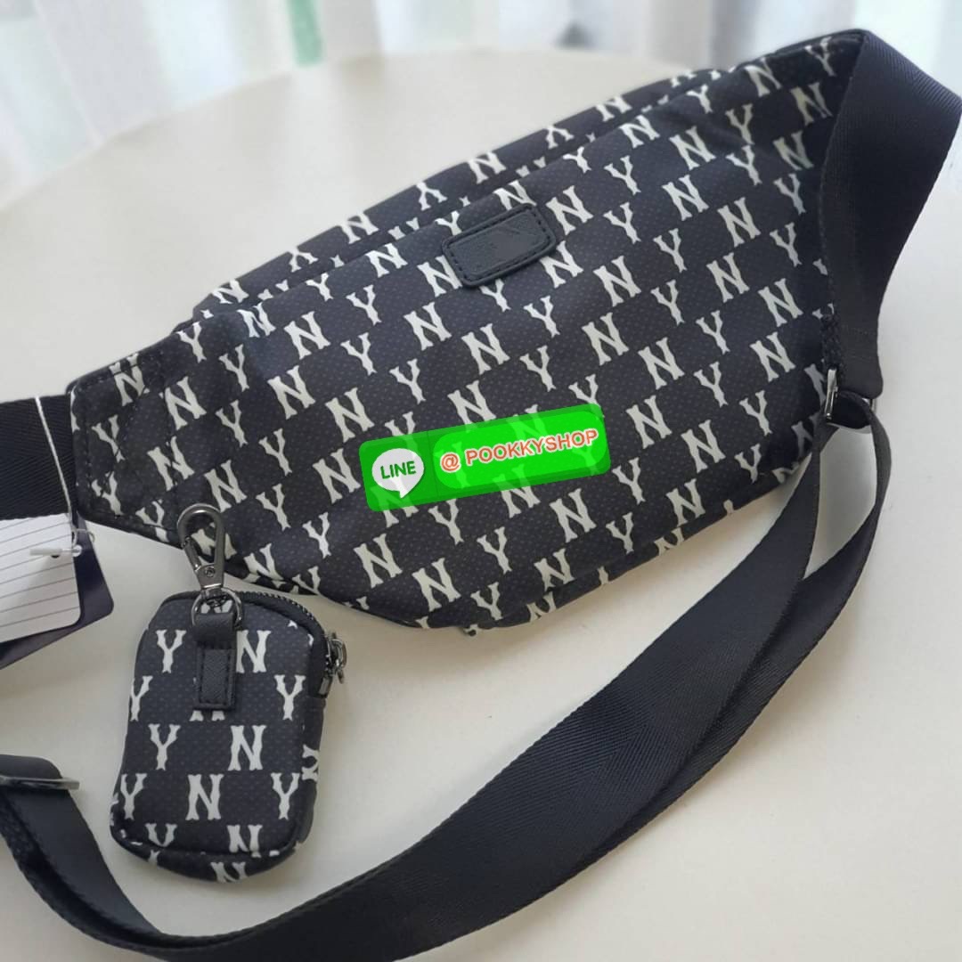 New collection!!! MLB MONOGRAM HIP SACK NEW YORK YANKEES กระเป๋าทรงคาดอก คาดเอว สะพายไหล่ จากแบรนด์ดัง MLB เป็นรุ่นยอดฮิต อีกคอลเลคชั่นที่ขายดี วัสดุ ผ้า NYLON กันน้ำ ด้านหน้าปักโลโก้แบรนด์ อะไหล่แบรนด์ ด้านใน มีช่องซิปแยก 1 ช่อง และ ช่องหลักใหญ่ 1 ช่อง ม