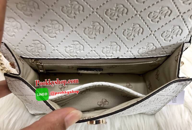 New arrival !!! GUESS Rayna Mini Faux Crossbody Bag 2018 กระเป๋าสะพายข้างหรือแบบครอสบอดี้ร์ได้ ลายหนังปั้มโลโก้แบรนด์ทั้งใบ หนังนิ่มมากกค่ะ!!! ด้านหน้ามีโลโก้แบรนด์ เปิดปิดกระเป๋าแบบกระดุมแม่เหล็ก ภายในโล่ง สมารถใส่มือถือรุ่น plus ได้;ตลับแป้งได้ค่ะ มีช่อ