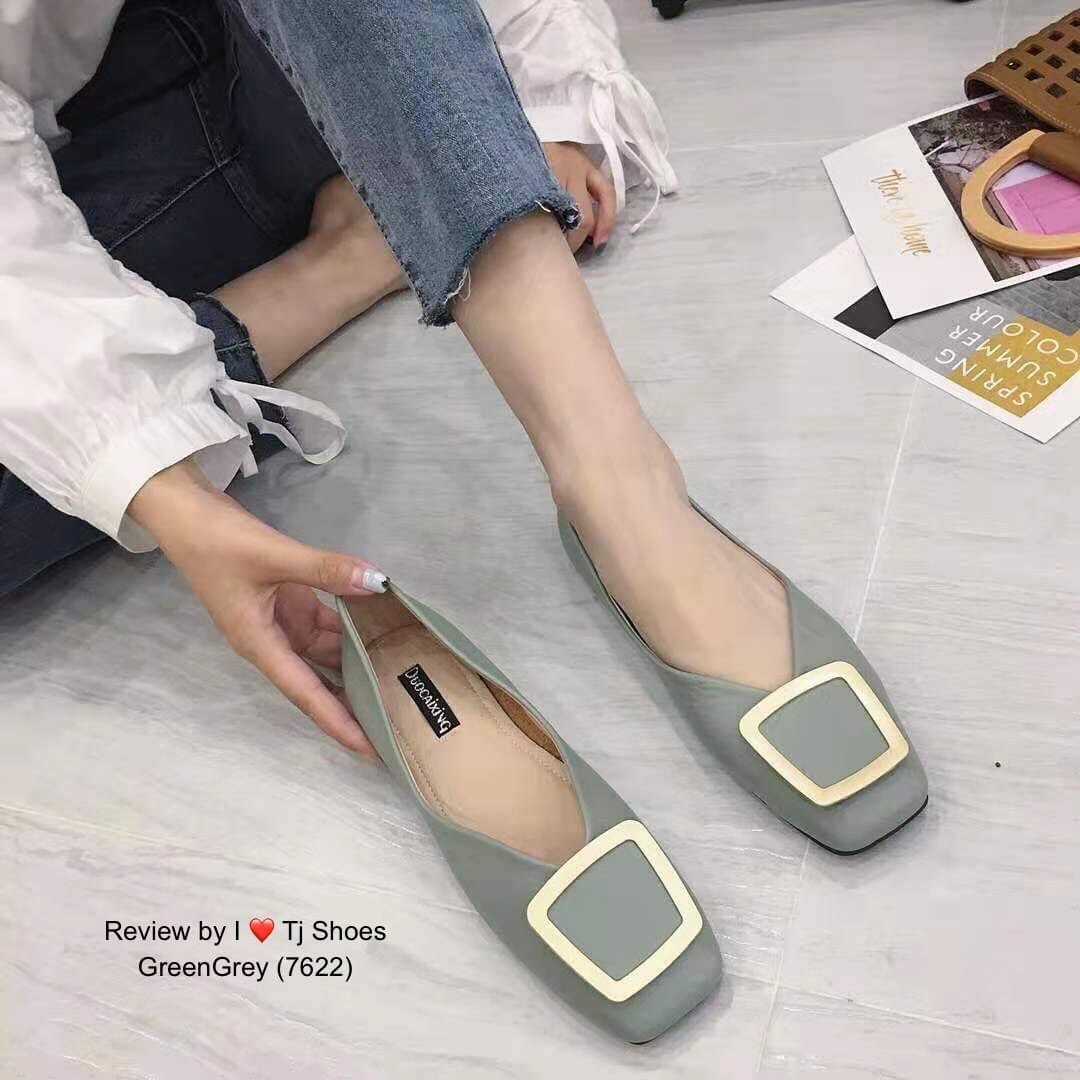 พร้อมรองเท้าคัชชูเพื่อสุขภาพ ที่สวยเกร๋ใส่สุดๆ รุ่นนี้เป็นงานนำเข้า ใช้วัสดุเกรดพรีเมี่ยมทั้งหมด ทำจากหนังนิ่มมาก ประดับอะไหล่เกร๋ๆ น้ำหนักเบา ส้นยางอย่างดีบิดงอได้ยืดหยุ่นได้ตามเท้า สวมใส่ง่าย รุ่นนี้ใส่นิ่มมากนิ่มสุดๆเดินทั้งวันได้สบายๆ แมทกับชุดอะไรก็เ