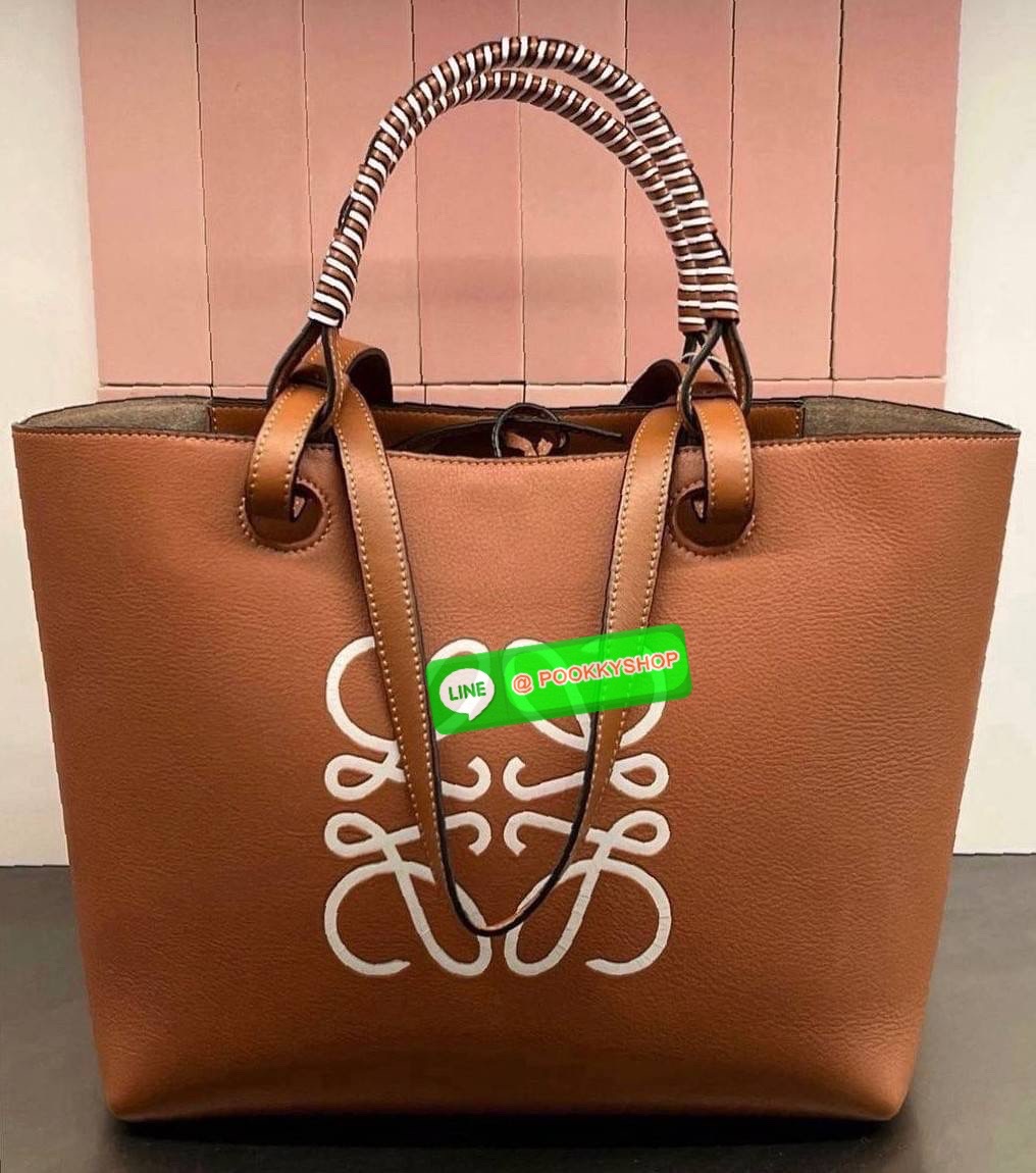 ✴️พร้อมส่งสีใหม่!✴️LOEWE HANDLE & SHOULDER BAG VIP GIFT WITH PURCHASE (GWP) กระเป๋าหนังแท้พรีเมี่ยมกิ๊ฟ Limited จาก LOEWE PERFUME DUTYFREE รุ่น Rare items สุดๆวัสดุหนังแท้ Lambskin แบบนิ่มเทคเจอร์สวยดีไซน์สุดหรูคงเอกลักษณ์แบรนด์ ภายในโล่งกว้