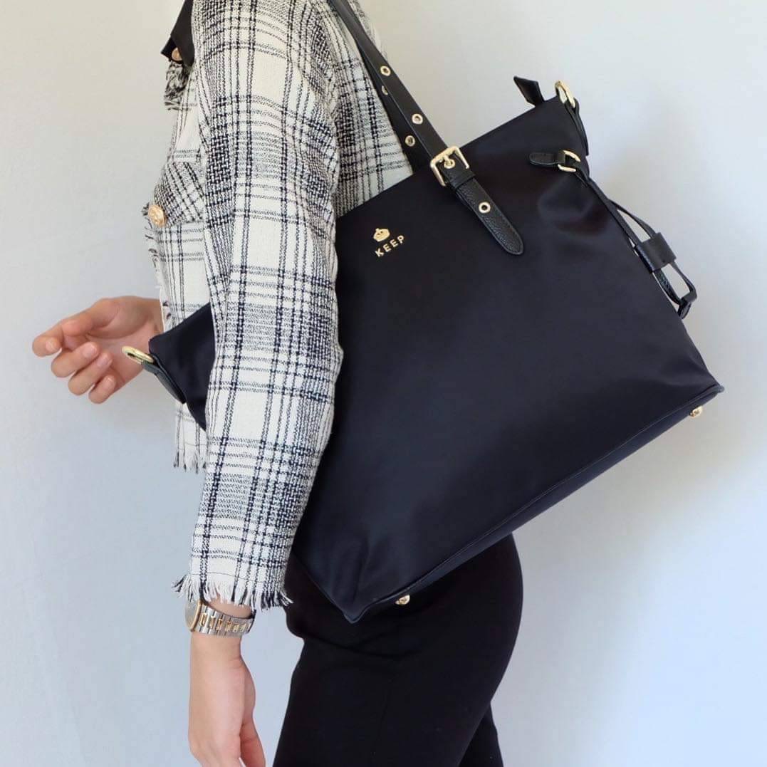 Must have เข้าใหม่ล่าสุดค่า KEEP ‘ Visa’ คอลเลคชั่นใหม่ เพิ่ม +++ ฟรีกระเป๋าลูก และ สายสะพายยาว ใครกำลังกระเป๋าทรงสวย Size L ที่หยิบมา ใช้ได้ในทุกๆวัน ต้องรุ่นนี้เลย แนะนำ สวยมากค่า อะไหล่สี Rose gold ka สวยมาก !!