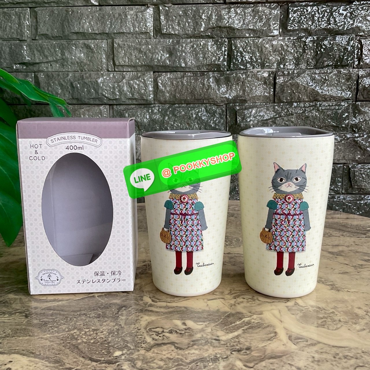 kusuguru Japan Stainless Tumbler Cup แก้วน้ำสแตนเลส ปริมาณสุทธิ 400 ml มาพร้อมกับลายแมวญี่ปุ่นน่ารักๆ แก้วพิมพ์ลาย แมว 2 ด้าน ด้านหน้า และ ด้านหลังแก้วค่ะ เก็บความร้อนเย็นได้ยาวนาน 12 ชม. มีฉนวนกันร้อน/เย็น โครงสร้างคู่สูญญากาศ มีฝาปิด แถบเลื่อนป้องกันน้ำ