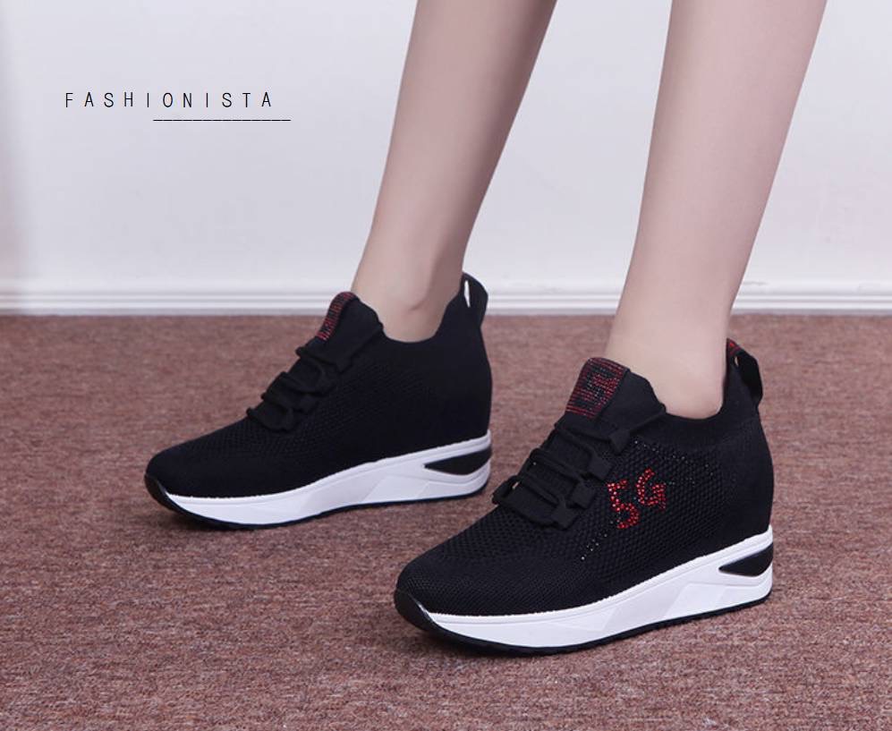 HOT FASHION แฟชั่นเสริมส้นมาแรง!! รองเท้าสลิปออนเสริมพื้น 5c.m. แต่งเชือกผูก ทรงสโลป วัสดุเนื้อผ้ายืดกระชับเท้า เนื้อหนาคุณภาพดี ขอบยางยืดเพิ่มความยืดหยุ่นในการสวมใส่ ใส่แล้วดูขาเรียวยาวสุดๆไปเลย ตัวพื้นรองเท้าเป็นยางพารากันลื่นได้ดีจ้า เพิ่มความโดดเด่นด้