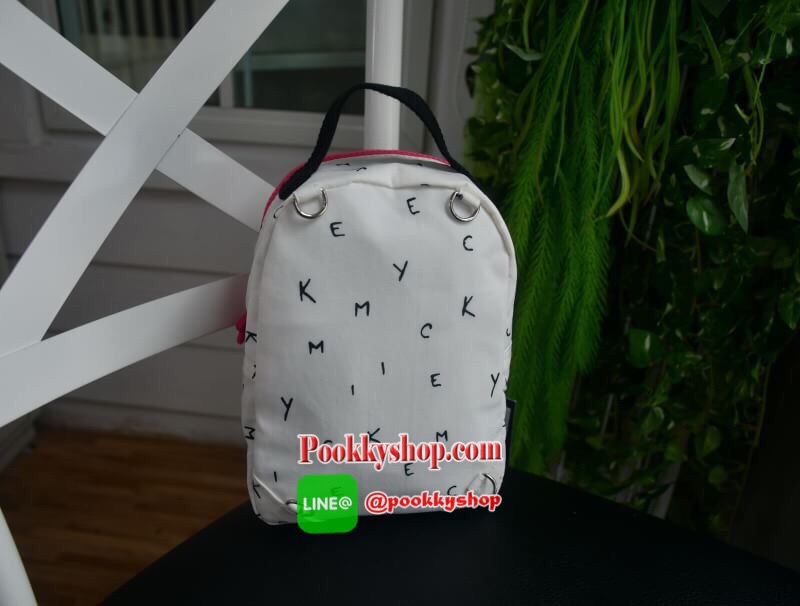 Kipling Disney’s Minnie Mouse and Mickey Mouse 3 IN 1 กระเป๋าสะพายหลัง สะพายข้าง หรือ crossbody 3 in 1 มาพร้อมพวงกุญแจลิง ด้านหน้ามีช่องซิปแยกใส่ของจุกจิก ภายในช่องหลัก มีช่องซิปใส่ของ พร้อมอีก 1 ช่องด้านใน เปิด-ปิด ด้วยซิป สะดวกใช้ พร้อมสายยาว 2 สาย สะพา