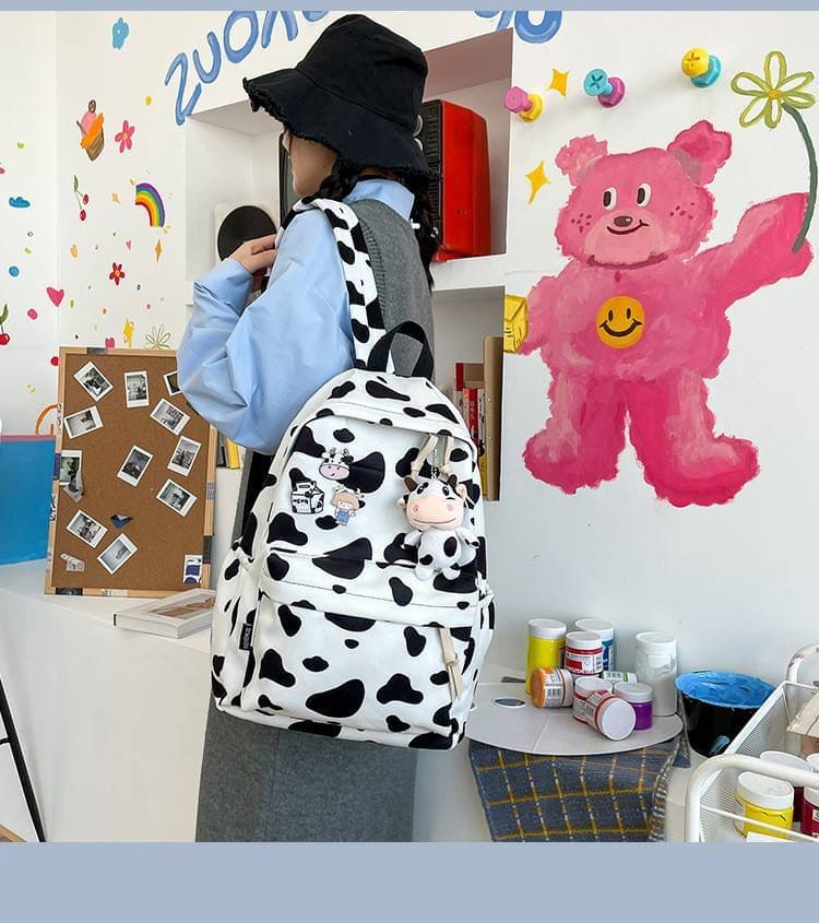 รุ่นใหม่ พร้อมส่ง!!!!!!! Angus backpack ต้อนรับปีวัวกับเป้น้องวัวแองกัส รุ่นนี้แถมฟรี! เข็มกลัด3ชิ้นตามภาพ และพวงกุญแจตุ๊กตาวัวทุกใบ