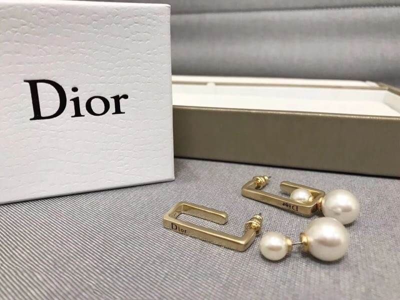 Super Hi-End Quality !!!! ((งาน 1:1 เหมือนในช็อปมากที่สุดในท้องตลาด)) Christian Dior Earring ต่างหูดิอองาน 1:1 เหมือนของแท้เป๊ะๆค่ะ รับรองงานสวยมากกกกก ดูหรู ดูผู้ดีสุดๆ งานดี เพชรคุณภาพดีมากๆมากๆคะรับประกันความพอใจเลยค่ะ ตัวเรือนสีทอง งาน laser stamp เหม
