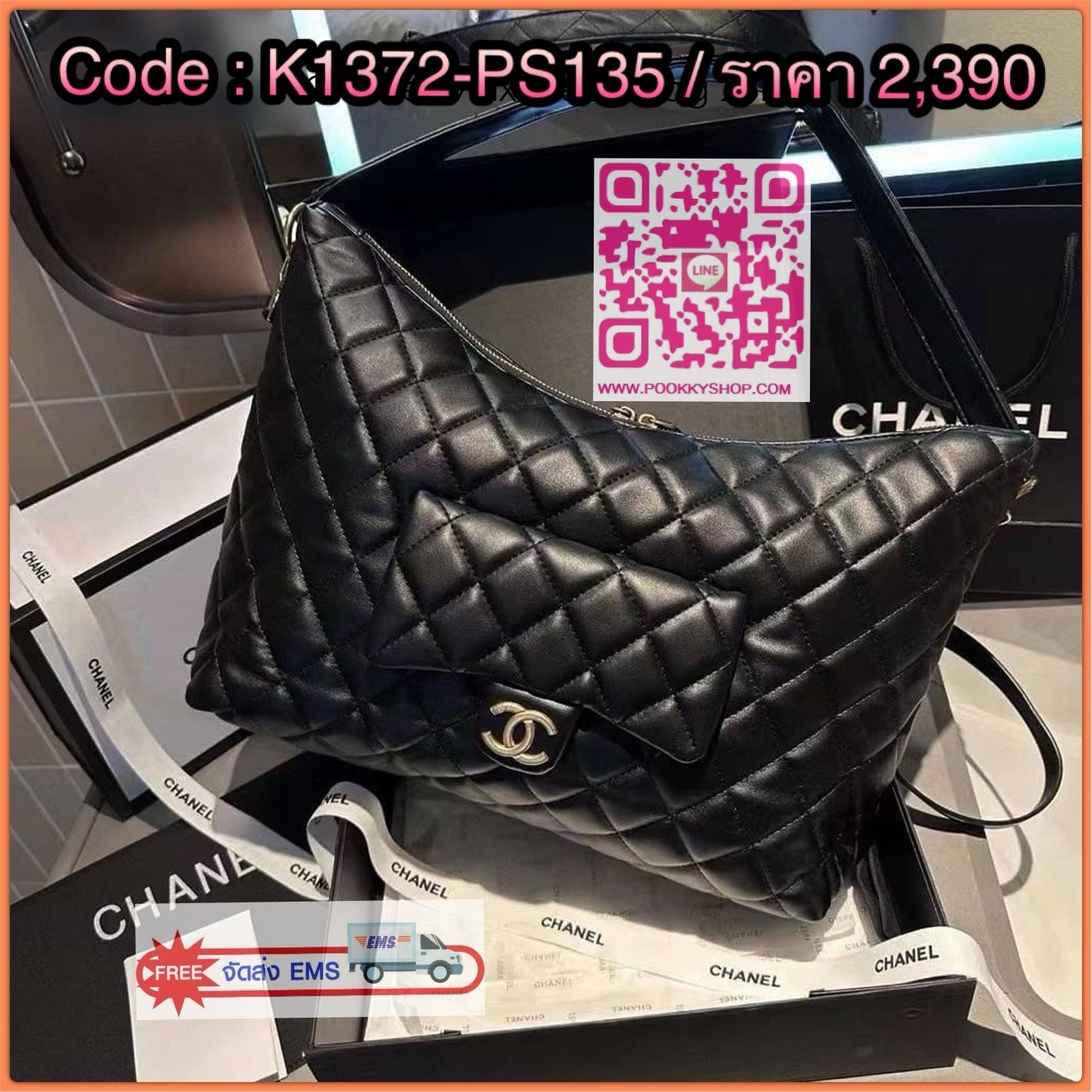 Chanel Maxi Hobo Bag 23B กระเป๋าสะพายทรงโฮโบใบใหญ่ จุของได้เยอะ ดีไซน์ใหม่ ตัวแม่ตัวมัมต้องมีแล้วนะคะ งานหนังเต็มใบสวยหรูดูแพง เรียบแต่หรู ต้องใบนี้เลยค่ะ ใช้ได้กับทุกลุค ทุกโอกาส ภายในโล่งกว้างมาก ใส่ของสำคัญได้ครบแน่นอนจ้า