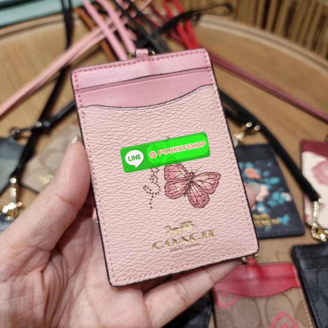กระเป๋าใส่บัตรคล้องคอ Coach card holder ราคาพิเศษสุดๆ!!! ของหายาก!! ง่ายๆแบบไม่ธรรมดา!! คลาสสิคแต่มีดีเทลโดดเด่น!! กระเป๋าถนอมบัตร พร้อมสายคล้องคอ ดีไซน์ลวดลายสวย ดูดีทุกแบบ ใช้งานง่าย พกพาสะดวก จะใส่บัตรพนักงาน บัตรเครดิต บัตรปชช. ใบขับขี่ และบัตรอื่นๆที