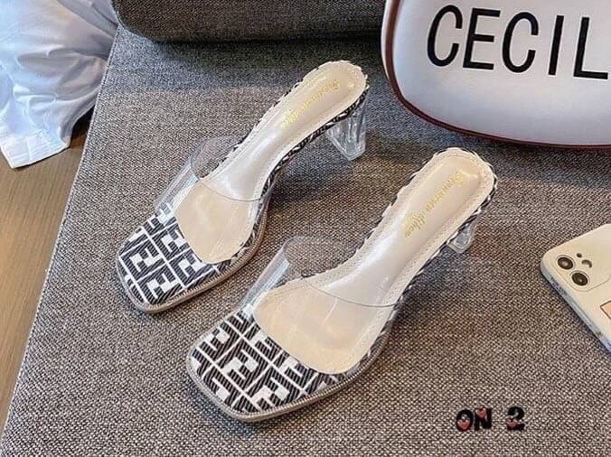 มาคร่า รองเท้าส้นสูงส้นแก้วหน้าใสพื้นลายสไตล์แบรนด์ สูง 7 cm สวยสูงสง่าดูแพงดูดีมากค่ะ