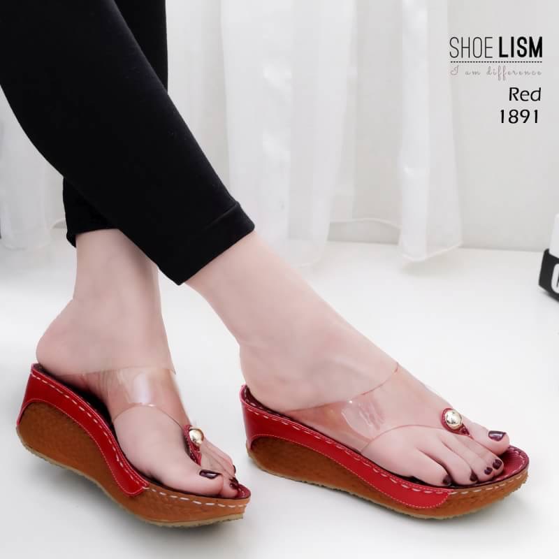 ว้าวว้าวรองเท้าส้นเตารีดหูคีบหน้าใส แต่งมุกด้านหน้าสวยดูแพง รุ่นนี้เพิ่มความแข็งแรงและคงทนด้วยการเย็บรอบบอดี้ สวยเนียบจับใจ