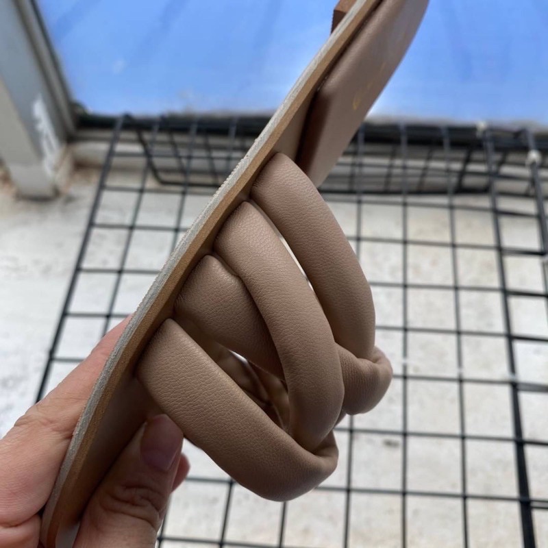 ♥️พร้อมส่ง♥️รีพีทแบบขายดี รุ่นนี้ ร้านสั่งผลิตมาเองนะคะ ไม่มีใครมี เลือกวัสดุสายหนังนิ่มๆ ใส่โดนน้ำได้ ด้วยการเจาะลงพื้น ไม่ใช่ทากาว ใส่ได้ตลอด ขอคอนเฟิมคะ