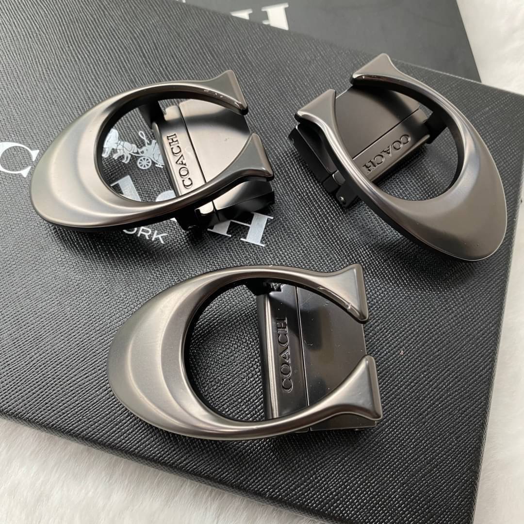Set เข็มขัด coach 2 หัว ใส่แบบเจาะรูเข็มขัด สายลายC นูนสลับกับด้านเรียบ สลับใช้ได้ 2 ด้าน ทั้งยังสามารถเจาะรูเพิ่มได้ รุ่นนี้มาพร้อมป้ายแท็กแบรนด์ หัวเข็มขัดใส่ได้ง่าย ถอดได้ไม่ยาก ซื้อเป็นของขวัญของฝาก ดูดีมากๆเลยนะคะ