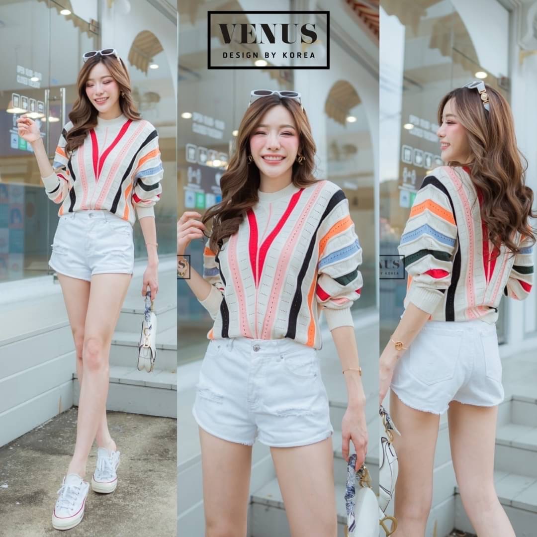 Restock ♥️♥️♥️ I'm Lady By Venus เสื้อแขนยาวผ้าทอนุ่ม ทอลายคอลเลอร์ฟลูสลับสีกันน่ารักมากๆนะคะ เนื้อผ้าทอนุ่มใส่สบายสุดๆคะ แม๊ทกับกางเกงยีนขาสั้นก็สวยคะ