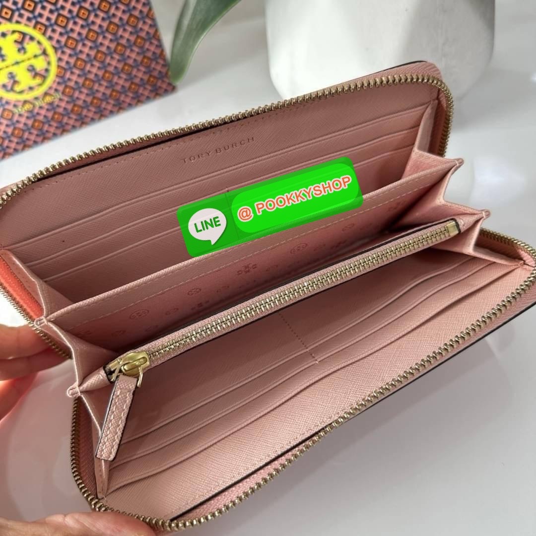 TORY BURCH ROBINSON MULTI GUSSET ZIP CONTINENTAL WALLET กระเป๋าสตางค์ใบยาว แบ่งสัดส่วนด้วยช่องซิปตรงกลางสำหรับใส่เหรียญ มีช่องใส่บัตร และใส่ธนบัตรได้ วัสดุหนังแท้ เปิด-ปิดกระเป๋าแบบซิปรูด ใส่โทรศัพท์มือถือได้ วันชิวๆพกกระเป๋าสตางค์ใบเดียวสะดวกมากค่ะ