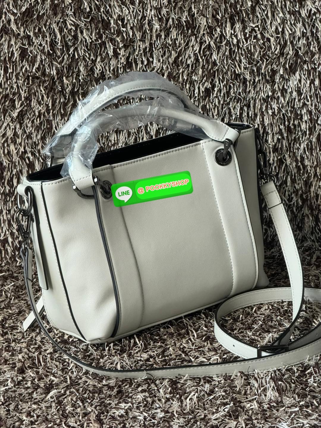 💕LONGCHAMP 3D S HANDBAG กระเป๋าใบนี้สามารถเป็นแบบ cross-body ได้ด้วยสายสะพายไหล่แบบปรับ และยังสามารถถอดออกได้ เมื่อต้องการเป็น Handbag กระเป๋า LONGCHAMP 3D เป็นส่วนหนึ่งของเทรนด์ปัจจุบันด้วยสไตล์สากลที่ทันสมัย ปรับให้เข้ากับวันหยุดสุดสัปดาห์ทําให้