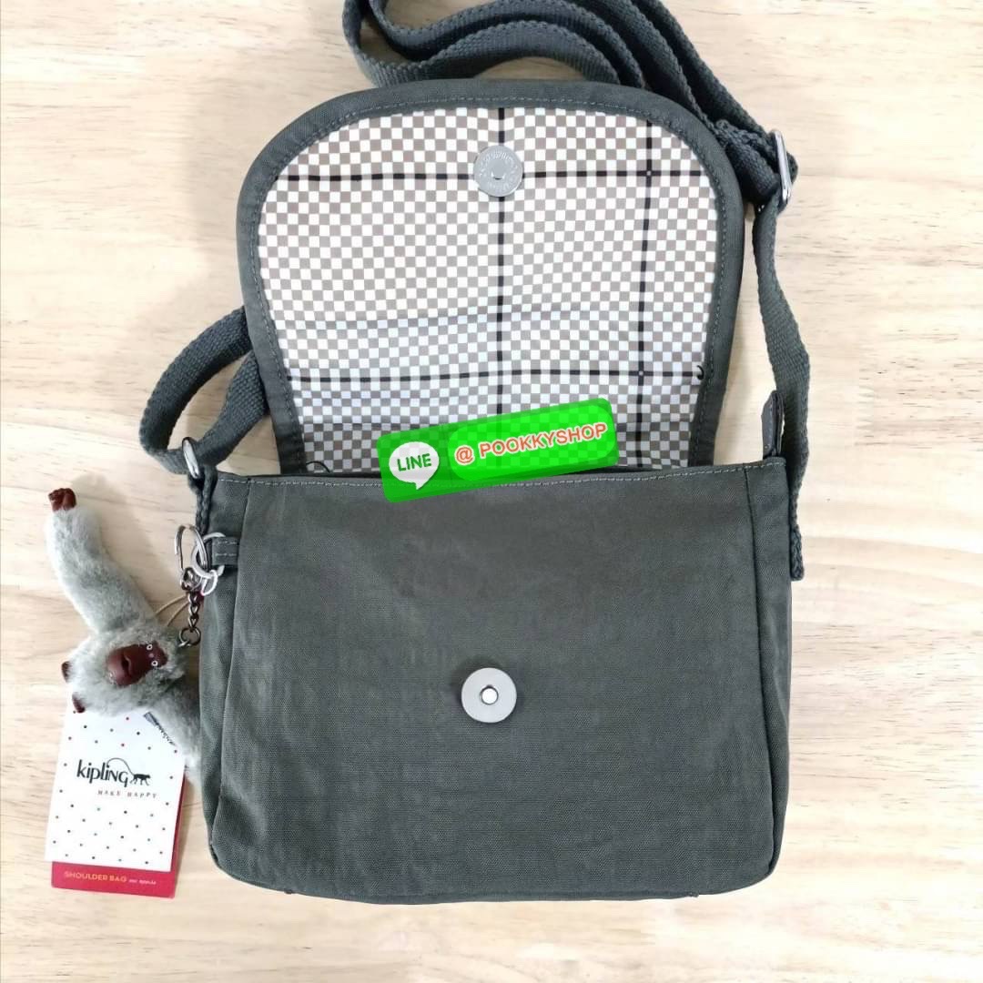 KIPLING SABIAN CROSSBODY MINI BAG กระเป๋าสะพายข้าง วัสดุ Nylon & Polyester 100% ขนาดเล็กกำลังน่ารัก เปิด-ปิดด้วยฝาปิดกระดุมแม่เหล็กและซิปแบรนด์ ด้านในทีแท็กแบรนด์