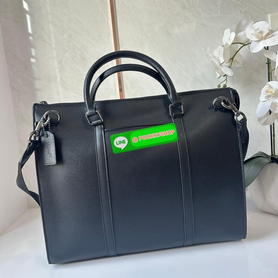 COACH GRAHAM ZIP BRIEF (CE439) 🔖กระเป๋าใส่โน๊ตบุ๊คใส่เอกสารใบใหญ่ 🔖วัสดุ:หนังแท้ทั้งใบ 🔖เปิดปิดด้วยซิป ภายในกว้าง มีช่องย่อยใส่ของจุกจิก ช่องใส่บัตร ใส่เอกสารและของสำคัญได้เยอะ 🔖สายสะพายสามารถถอดออกและปรับระดับได้คะ