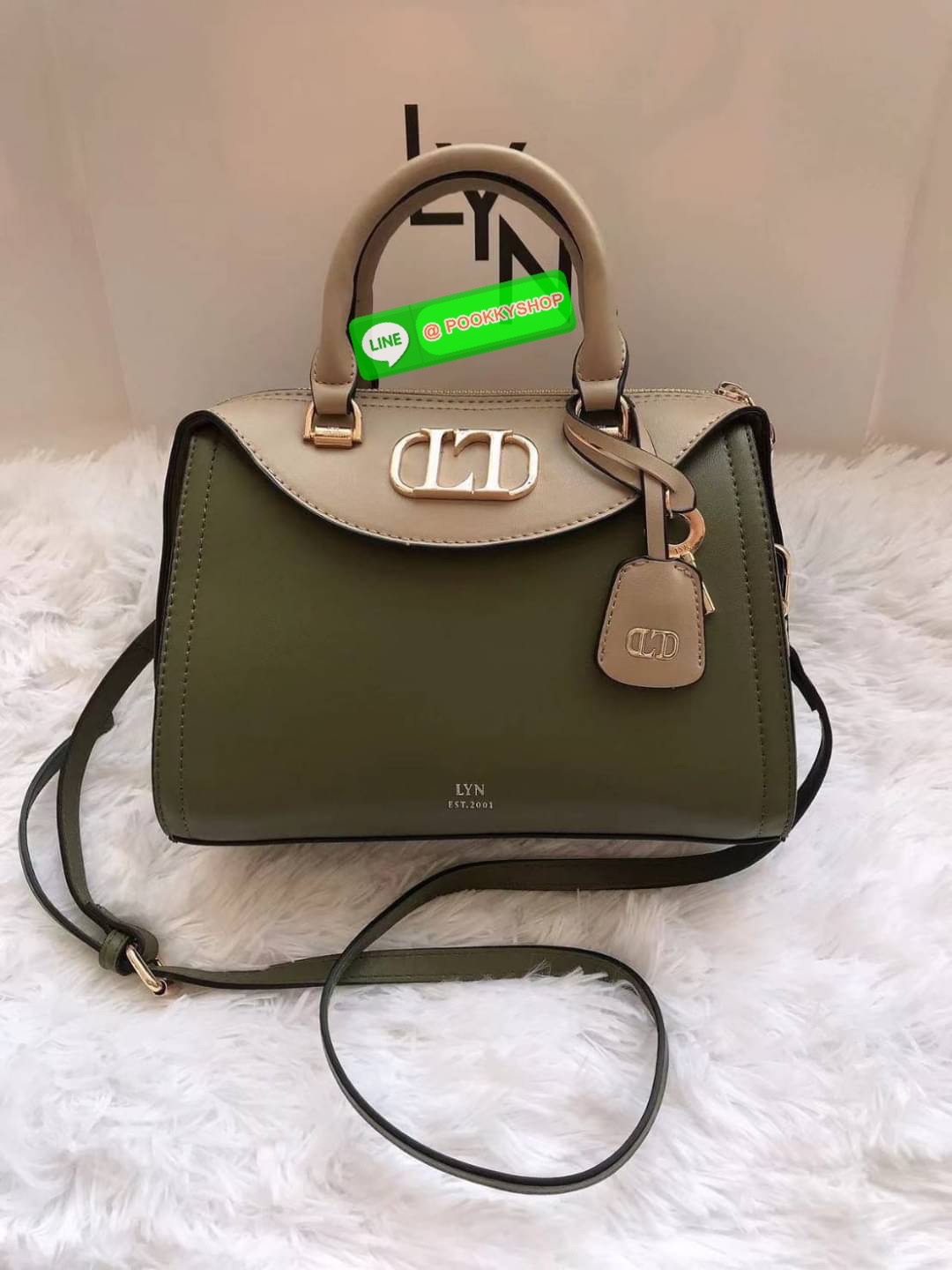 Lyn แท้ Outlet คอลเลคชั่นใหม่ ทรงหมอน สะพายข้าง