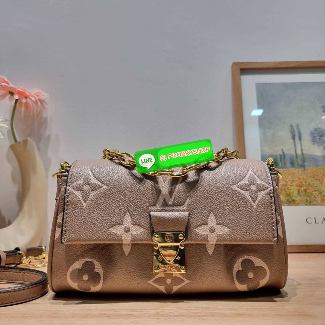 New in กระเป๋าสะพายคอลใหม่ล่าสุด สวยหรู ดูแพง ดีไซน์รูปทรงออกมาให้ใช้งานได้ง่าย เปิด-ปิดด้วยอะไหล่แม่เหล็ก ภายในโล่งกว้าง ใส่ของสำคัญได้ครบ มาพร้อมสายสะพายถึง 2 แบบ สายโซ่สะพายไหล่อัพความหรู และสายหนังที่ปรับยาวสั้นได้ สะพายข้างชิลๆก็ดูดี จัดให้พร้อมเสิร์