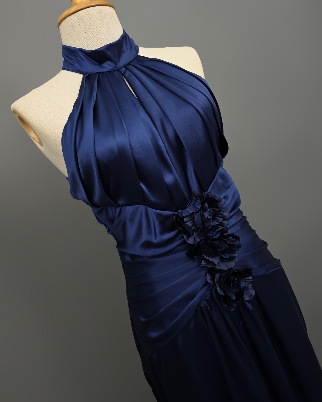 เดรสแฟชั่น แม็กซี่เดรสเสื้อคอกลมแขนกุด กระโปรงผ่าหน้าขา