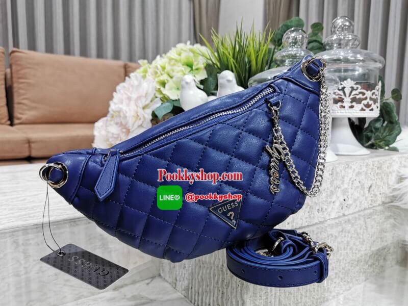 NEW ARRIVAL! Guess Kyli Fanny Pack Belt Bag 2019 กระเป๋าสะพาย/คาดเอว/คาดอกรุ่นใหม่ล่าสุดจาก GUESS FACTORY วัสดุหนังเเกะสังเคราะห์แบบนิ่มลายตารางเปิดปิดด้วยซิป ด้านหน้าประดับโซ่ห้อยโลโก้ดูมีดีเทล ด้านหลังมีช่องซิป ภายในมีโลโก้และช่องซิป สะพายได้หลายแบบไม่จ