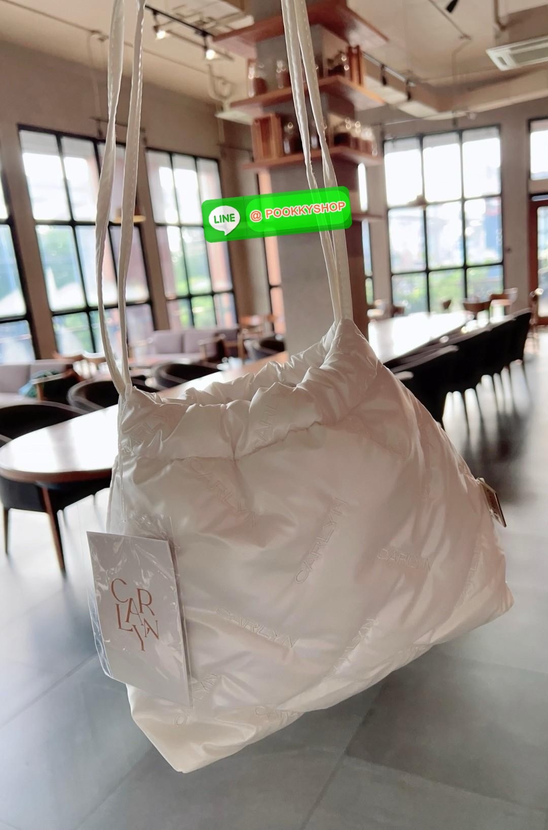 CARLYN TWEE MINI BAG #ไม่มินิตามชื่อจ้าา😘 💌พร้อมส่ง!สวยฉ่ำๆทุกสี ไม่มีไม่ได้แล้วจ้าา📌 ✔️กระเป๋าวัสดุไนล่อนอย่างดี นิ่มฟู ปักลายแบรนด์อันเป็นสัญลักษณ์ของรุ่นทั้งใบสวยงามค่ะ