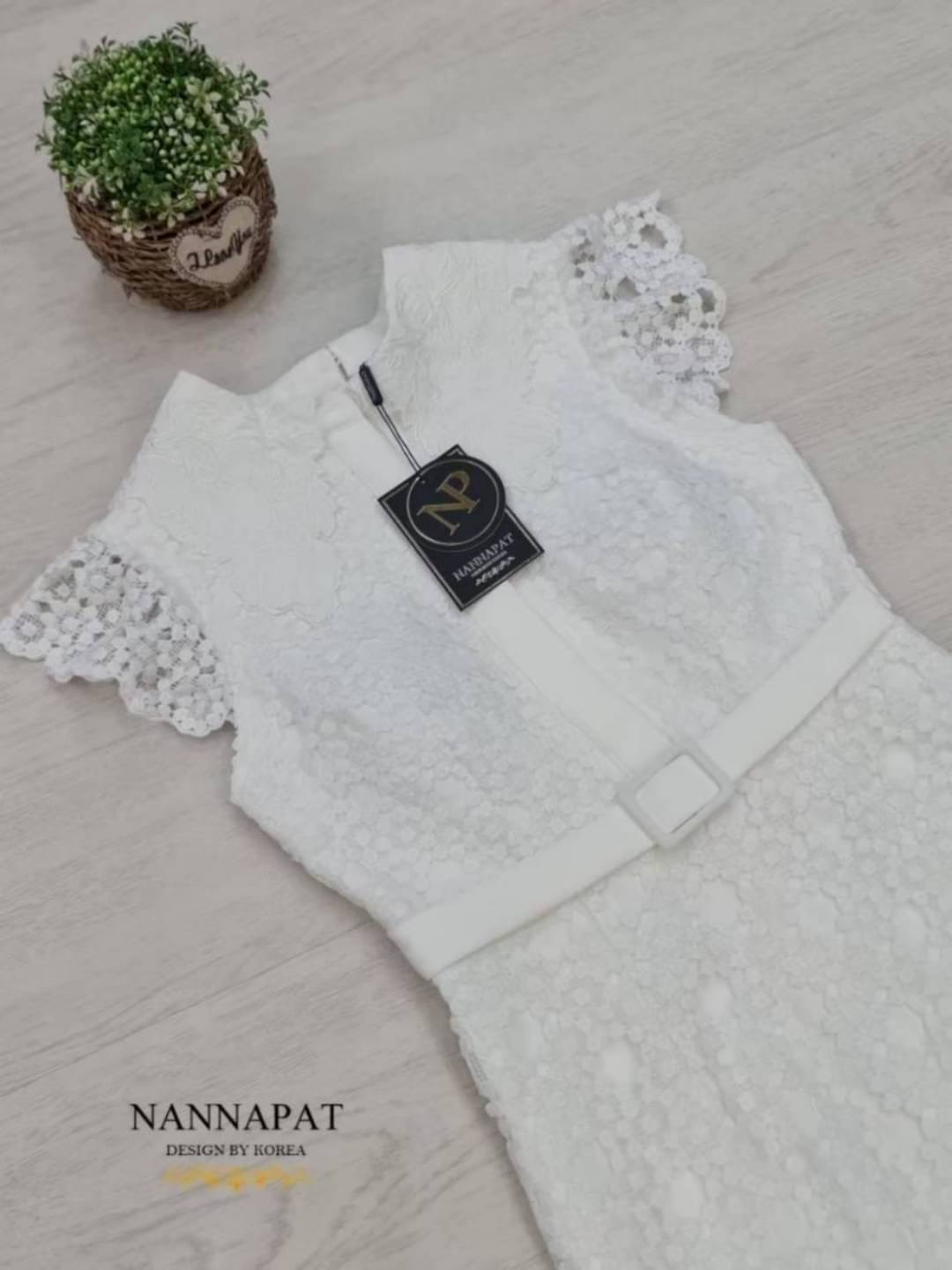 Dress สวยหรู ดูดี ดูแพง สายบุญ สายสุภาพ ต้องมาคะ งานพรีเมี่ยม ผ้าลูกไม้อย่างดี นุ่ม ไม่คัน ใส่สบาย มีซับในยาวอย่างดี งานซิปหลัง มีฟองน้ำอกด้วยนะคะ แต่งเข็มขัดเก๋ๆ ตัวกระโปรงผ่าหลังกำลังดี เห็นงานจริงต้องว้าวแน่นอน