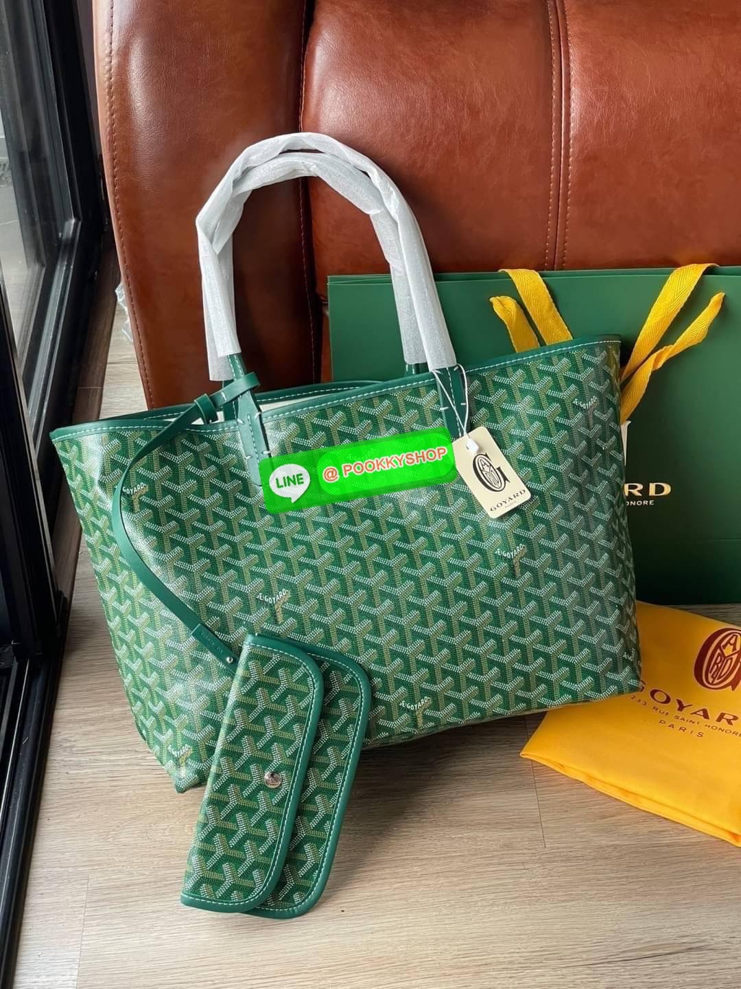 💕 Goyard Saint Louis Pm Bag กระเป๋าสุดคลาสสิกจากแบรนด์เก่าแก่ของฝรั่งเศส ความพิเศษคือแต่ละใบต้องเพนท์ลายโมโนแกรม Chevron ด้วยมือเท่านั้น จึงเป็นเหตุผลที่กระเป๋า Goyard กลายเป็นหนึ่งในกระเป๋าที่คนต้องการ โดยเฉพาะรุ่น St. Louis Tote ที่ว่ากันว่าเป็น