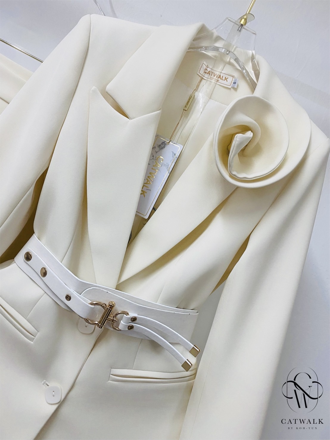 ชุดเซทแฟชั่น กับSet BLAZERปกดอกไม้+เข็มขัด+กางเกงทรงสวย