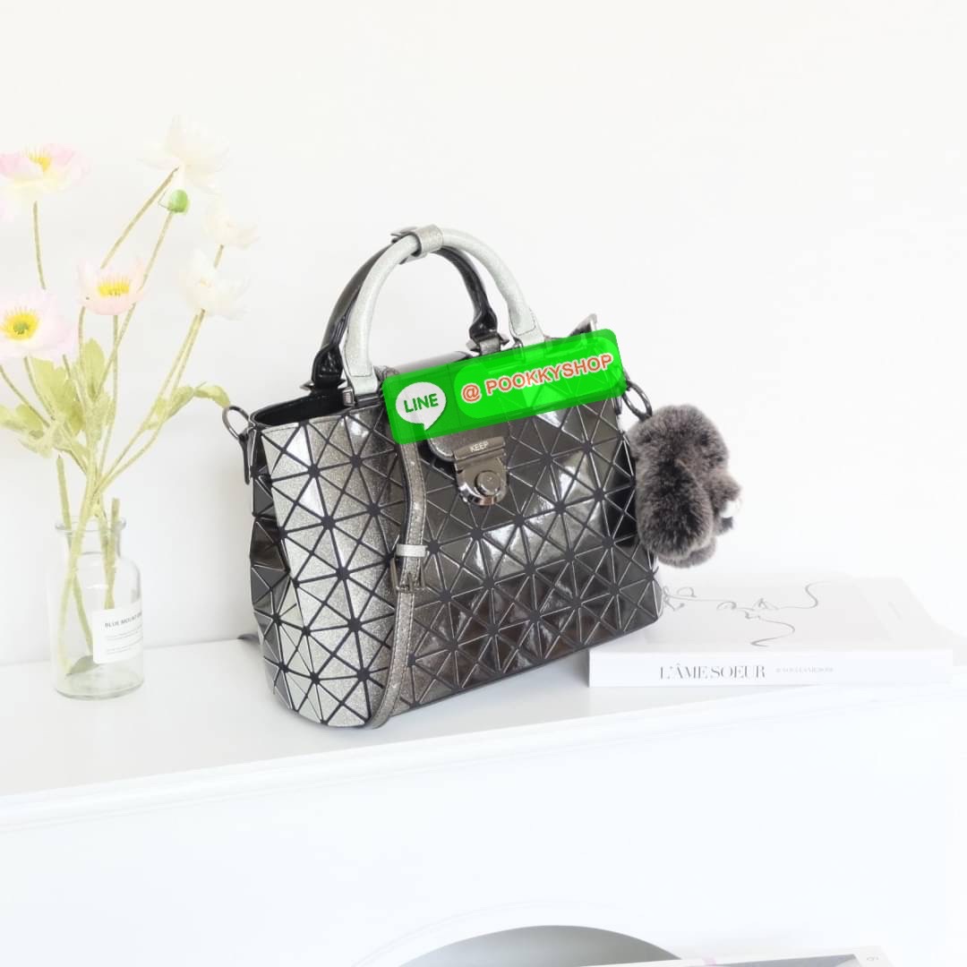 สินค้าเข้าใหม่ 𝗞𝗘𝗘𝗣 𝐀𝐋𝐈𝐙 𝗖𝗢𝗟.𝟮 ลายใหม่ ( DIAMOND PATTERN ) ทรงสวย ขายดี ขนาดกำลังดี และที่สำคัญ !! น้ำหนักเบา ไม่รอช้าทางแบรนด์เลยทำ สีใหม่มาเพิ่มลูกเล่นให้กับ