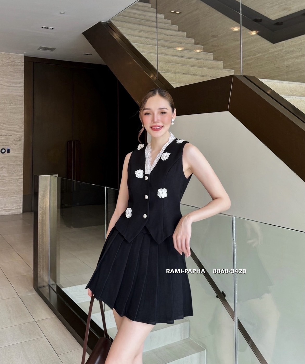 ชุดเซทแฟชั่น ชุดเซต สีดำสวยหรูคลาสสิค ดีเทลแต่งดอกไม้3D ประดับเพชร