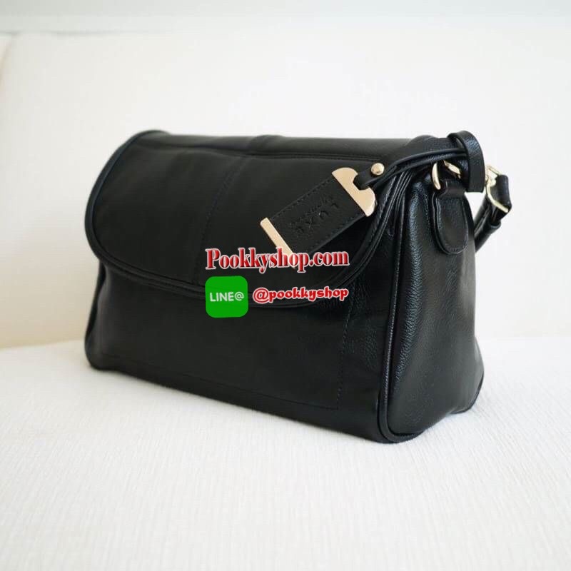 LUXE อีกหนึ่งรุ่นที่ขายดีมากๆ กับช่องการใช้งานที่รับรองว่าถูกใจค่ะ Regular city bag มาพร้อมสายสะพาย 2 เส้น สายสั้นบุนุ่มไหล่ สะพายแล้วไม่ปวด สายยาวปรับระดับได้ มาพร้อมช่องใช้งานที่จัดระเบียบของอย่างดี หนังเป็นทรงตั้งได้