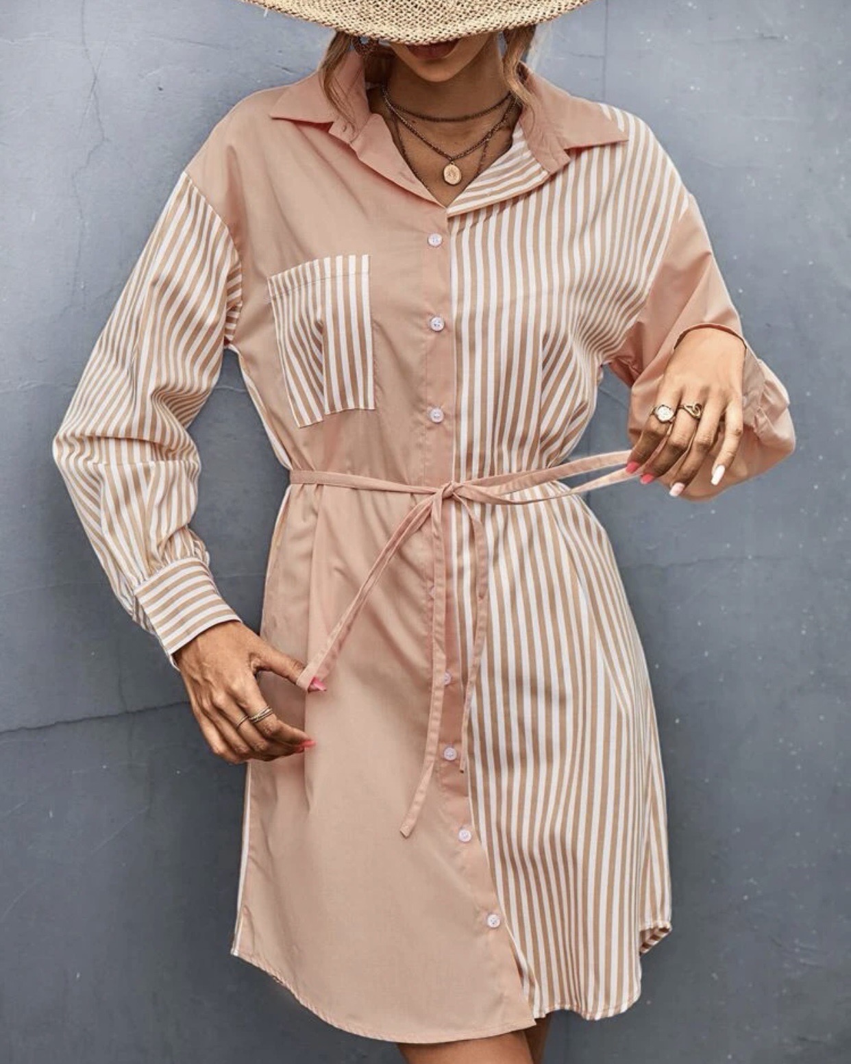 ::: apricot striped shirtdress ::: เดรสทรงเชิ๊ตตัวยาวคอปก แต่งกระดุมหน้า พร้อมเชือกผูกเอว ลายผ้ามีลูกเล่นลายริ้วสลับกับผ้าพื้นเรียบ สีส้มอ่อนๆออกพีชๆ น่ารักๆ