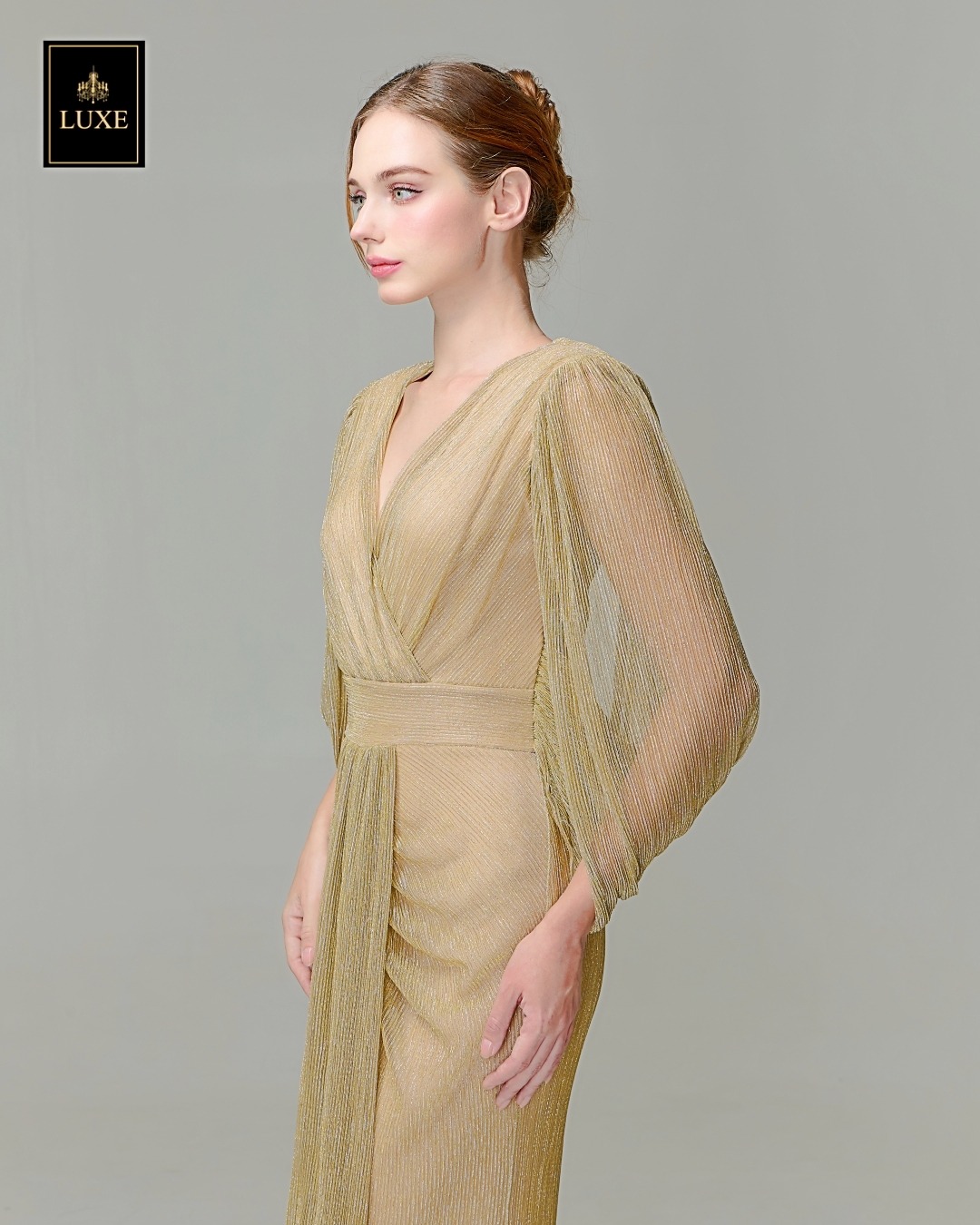 เดรสแฟชั่น แม็กซี่เดรสเสื้อคอวีคลุมแขน กระโปรงเข้ารูปตรงสะโพก จับเดรปตรงกลาง