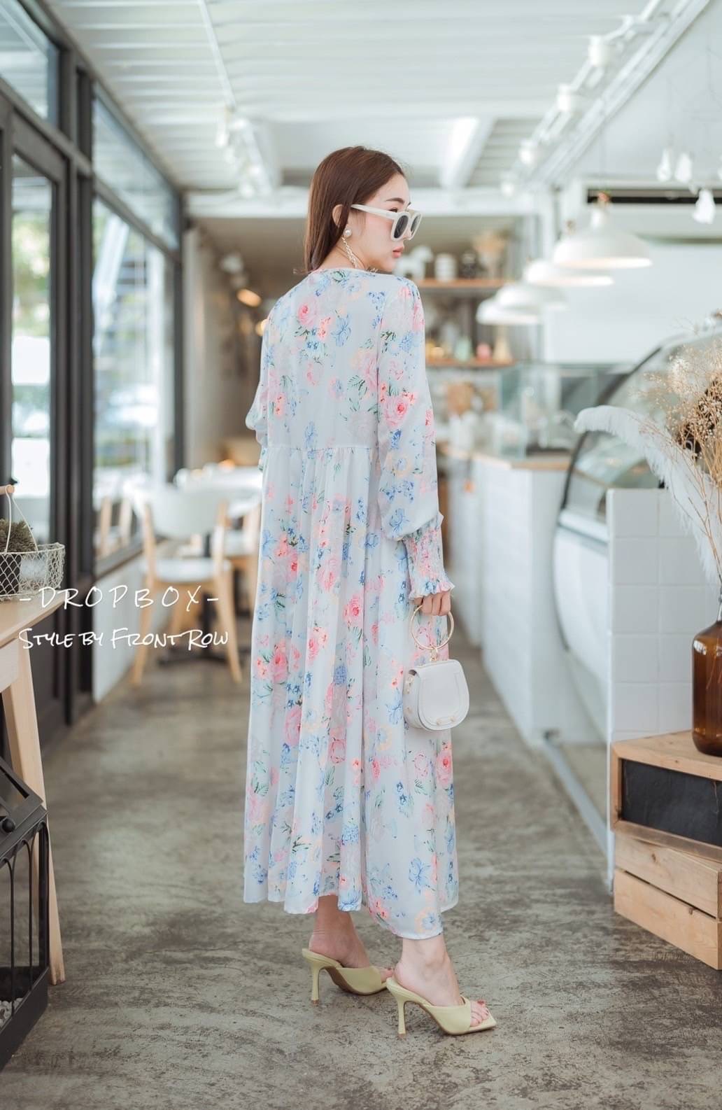 DROPBOX Style by Front Row Sweet Flora On Maxi Dress หวานๆกับเดรสพิมพ์ลายดอกไม่รุ่นนี้ ผ้าใส่สบายมากๆ ทรงปล่อยๆ ช่วงอกด้านหน้าสม๊อกปล่อยชายบาน น่ารักหวานมากๆ