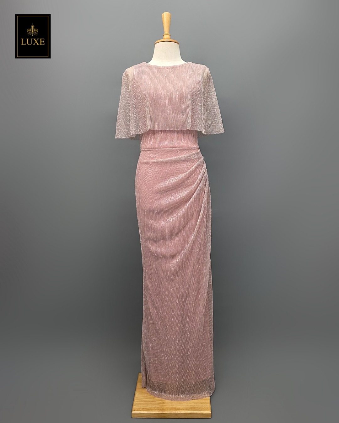 เดรสแฟชั่น เดรสเสื้อคอกลมแขนกุด ดีเทลเป็นเสื้อคลุมไหล่ในตัว กระโปรงทรงสอบจับเดรป