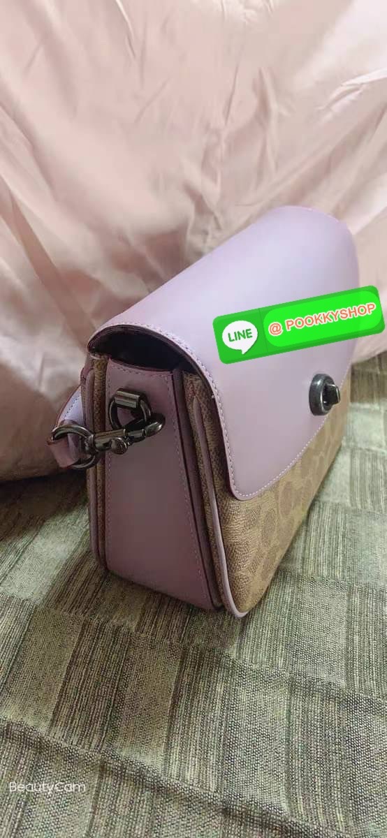 COACH 89089 CASSIE CROSSBODY 19 IN SIGNATURE CANVAS คัมแบ็คแล้วจ้า!! เรียบหรู ดูดี ต้องไอเท็มนี้เลย!! กระเป๋าสะพายข้าง สุดพิเศษ!! มีสายมาให้ถึง 3 แบบ!! สลับใช้แมทช์ตามสไตล์ได้เลย วัสดุหนังแคนวาสสลับหนังแท้ บอกเลยว่าสวยทุกสีนะคอลนี้ เปิด-ปิดด้วยตัวบิดล็อค