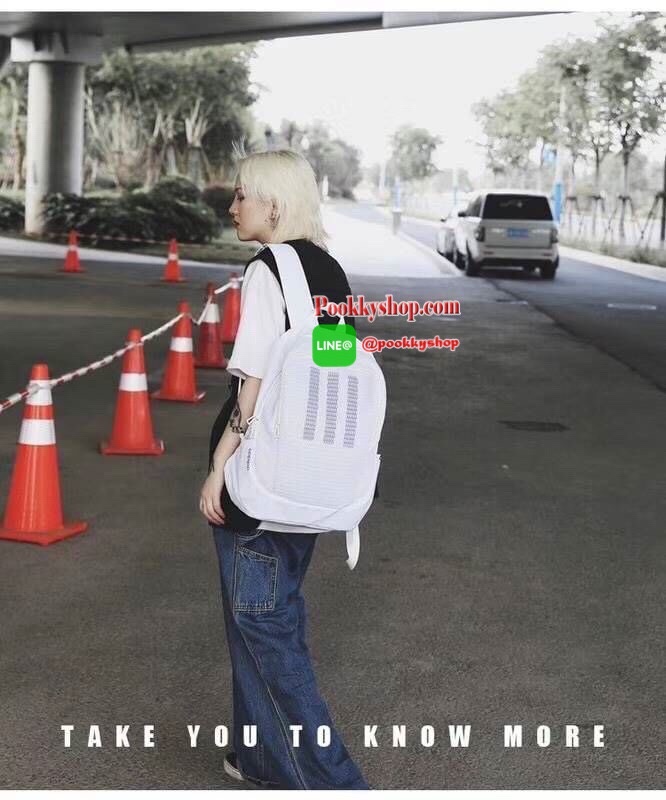 Adidas Large Backpack กระเป๋าเป้สะพายหลังทรงสปอร์ต น้ำหนักเบา ช่องหลักเปิดปิดด้วยซิปคู่ ใส่หนังสือเรียน เอกสารอื่นๆได้ มีช่องแยกใส่แล็ปท็อป ด้านหน้ามีอีก1ช่องซิปบุตาข่ายเพื่อการระบายอากาศที่ดี สไตล์แบบunisex ใครจะออกทริป ไปเที่ยว เล่นกีฬา แนะนำใบนี้เลยคร้