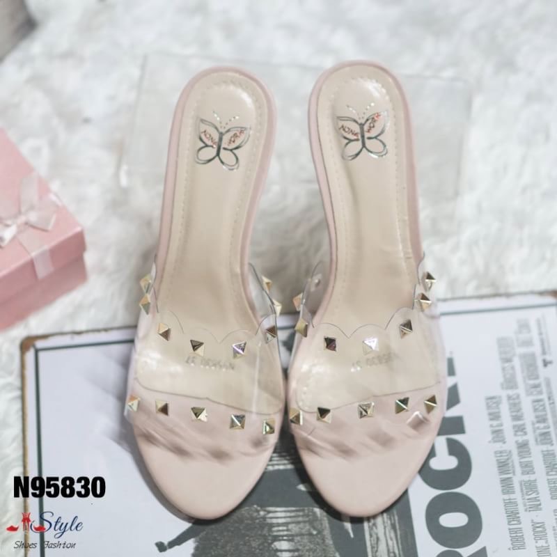 New & Best Seller!!.. พร้อมส่ง รองเท้าส้นแก้ว แบบสวมหน้าทำจากซิลิโคน ประดับด้วยหมุดสีทอง นิ่ม เบา ใส่ง่ายสบาย ไม่กัดเท้า ดีไซน์สวยงาม ดูหรูหรา ด้านหลังเป็นแบบเปลือยส้น ขายดีเว่อร์.. แมทซ์เข้าได้กับทุกชุด..งานสวย..ช้าหมด..อดนะคร๊าาา