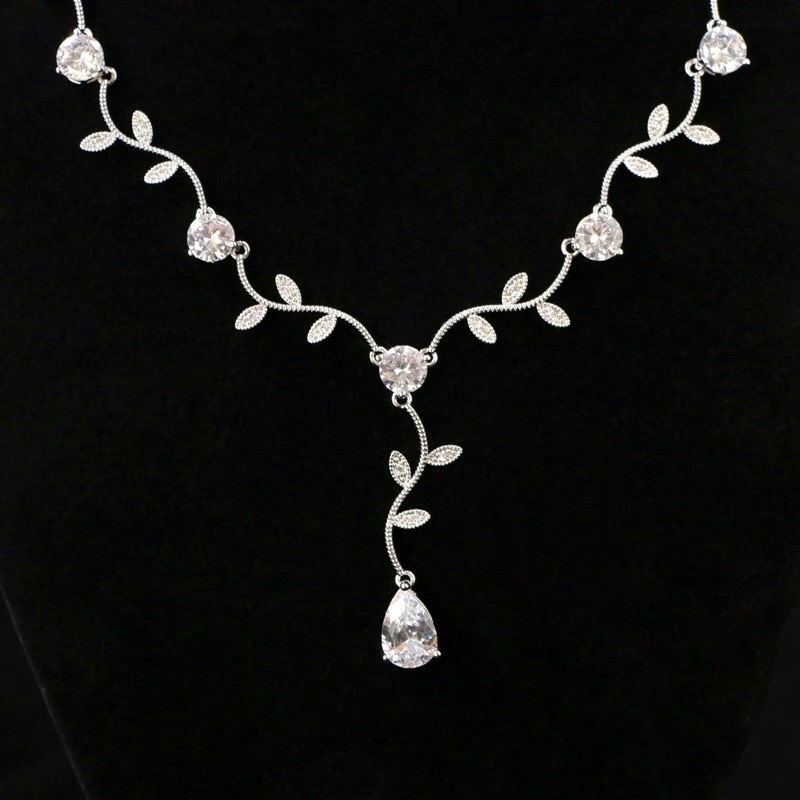 Hi-end Quality !!!! เซตต่างหู+สร้อย งานเพชร CZ แท้ งานเพชรคัดทุกเม็ดค่ะ ของจริงสวยมั๊กๆเลยค่ะ ดีไซใบไม้เลื้อยน่ารักที่สุด เพชรเล่นไฟดีมากๆๆๆ เพชรใสวิ้ง ดีไซส์น่ารักมากๆคะ งานสวย เริ่ดดด เพชรสวยวิ้ง เด้งไฟ งานเกรดจิวเวอรี่อย่างดีมีคุณภาพจ้า